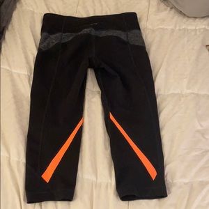 Under Armour 3/4 Length Leggings Size Small